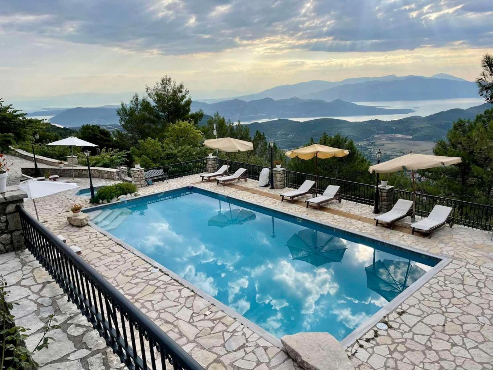 Merlot Village Rental Apartments Kariá Екстериор снимка